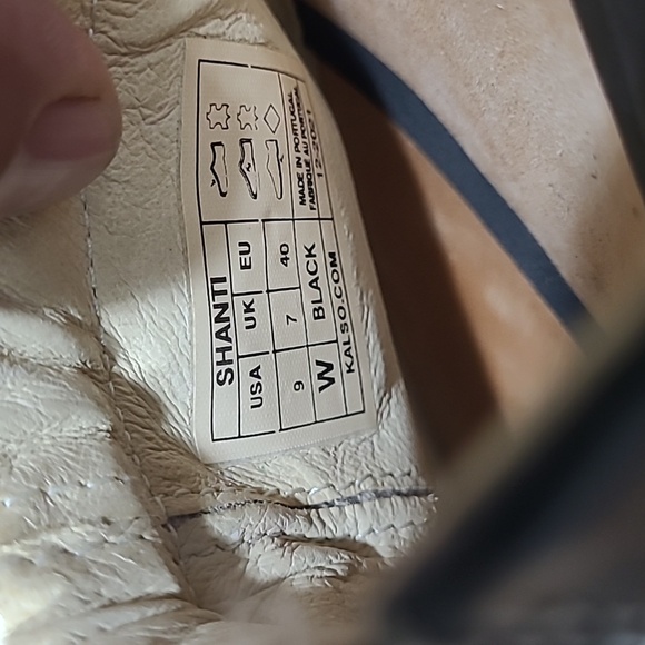 Earth Black Leather Clogs - Picture 12 of 12